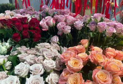 七夕禮品新風尚 實用型禮物走俏，花卉市場綻放浪漫經濟